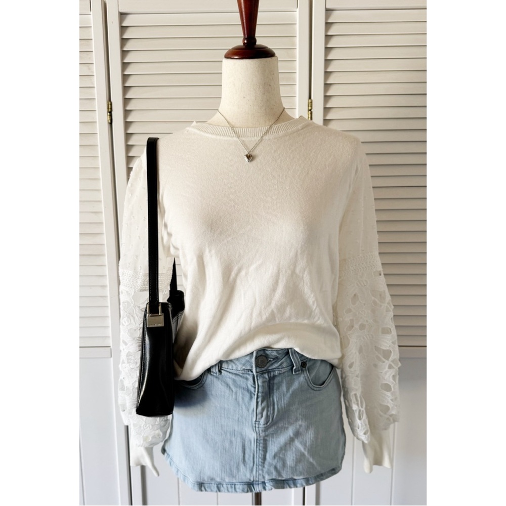 Sioni White Laced Floral Long Sleeved Sweater